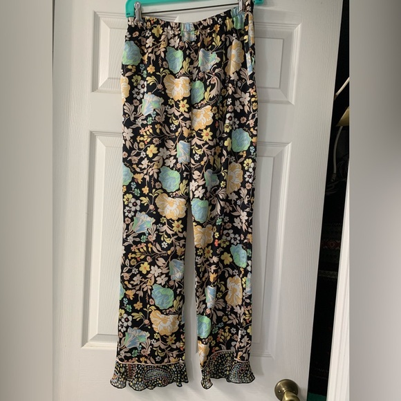 Victoria Sectet - Picture 1 of 6